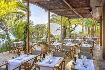 هتل Hôtel Le Bailli De Suffren