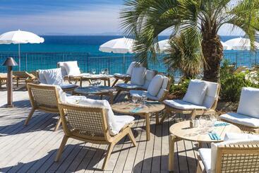 هتل Hôtel Le Bailli De Suffren