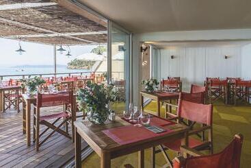 هتل Hôtel Le Bailli De Suffren