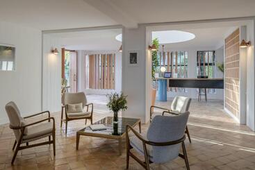 هتل Hôtel Le Bailli De Suffren