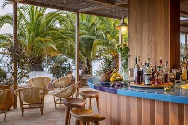 هتل Hôtel Le Bailli De Suffren