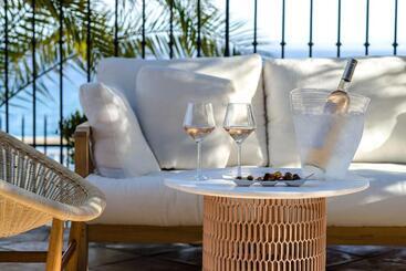 هتل Hôtel Le Bailli De Suffren