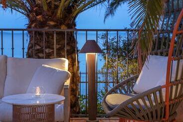 هتل Hôtel Le Bailli De Suffren