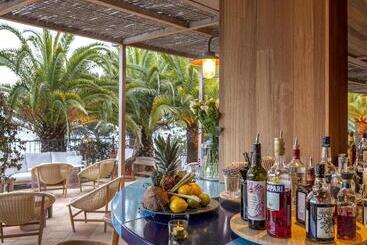 هتل Hôtel Le Bailli De Suffren