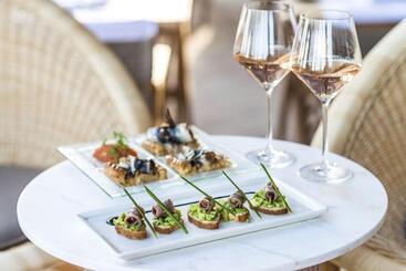 هتل Hôtel Le Bailli De Suffren