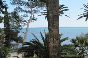 هتل La Villa Mauresque