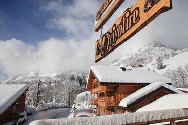 هتل Les Chalets De La Griyotire