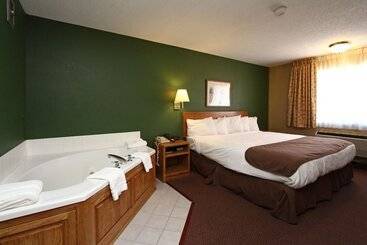 בית מלון כפרי New Victorian Inn & Suites Kearney