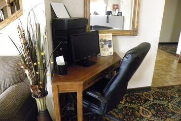 בית מלון כפרי New Victorian Inn & Suites Kearney