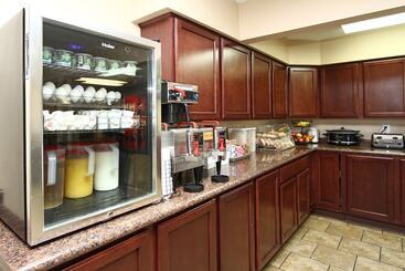 בית מלון כפרי New Victorian Inn & Suites Kearney