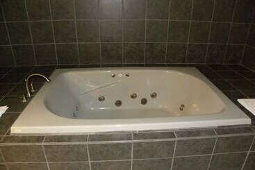 בית מלון כפרי New Victorian Inn & Suites Kearney