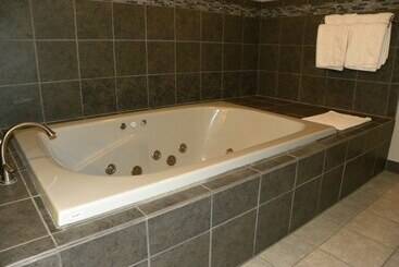 בית מלון כפרי New Victorian Inn & Suites Kearney