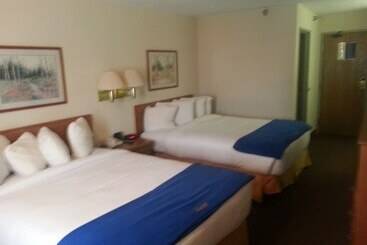 בית מלון כפרי New Victorian Inn & Suites Kearney