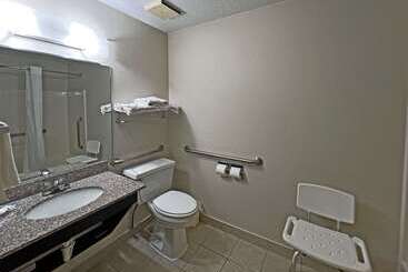 هتل Quality Inn Mitchell I 90