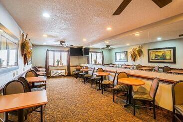 هتل Quality Inn Mitchell I 90
