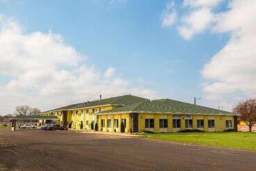 هتل Quality Inn Mitchell I 90