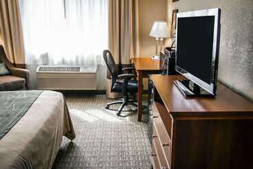 هتل Quality Inn & Suites