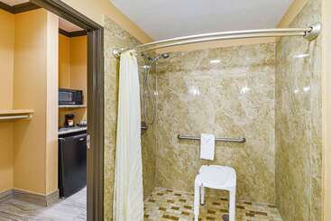 هتل Quality Inn & Suites