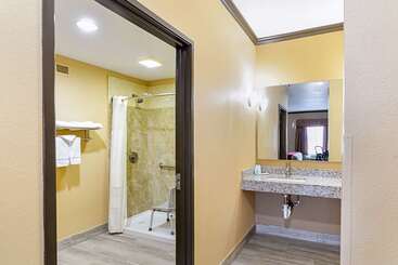 هتل Quality Inn & Suites