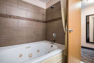 هتل Quality Inn & Suites