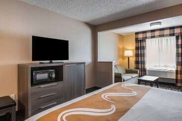 هتل Quality Inn & Suites