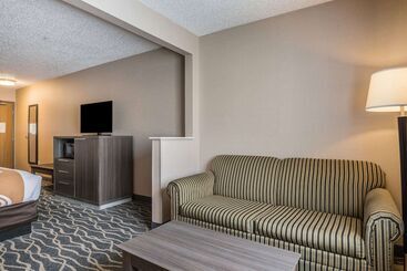 هتل Quality Inn & Suites