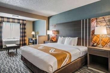 هتل Quality Inn & Suites
