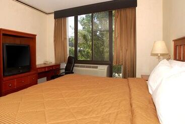 Crescent Hotel Long Island City