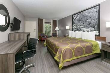 فندق Super 8 By Wyndham Diberville Biloxi Area