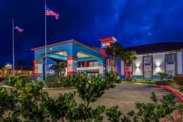 Surestay Plus Hotel By Best Western Alvin