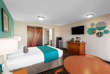 Howard Johnson By Wyndham St. George Hotel & Suites