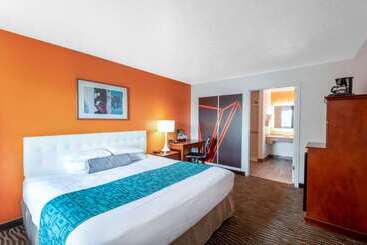 Howard Johnson By Wyndham St. George Hotel & Suites