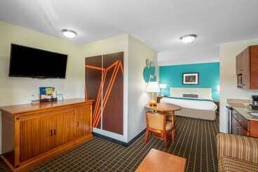 Howard Johnson By Wyndham St. George Hotel & Suites