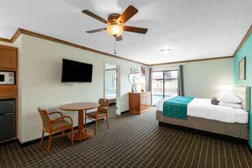 Howard Johnson By Wyndham St. George Hotel & Suites