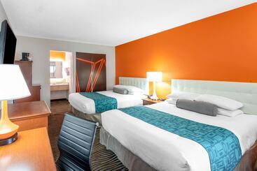 Howard Johnson By Wyndham St. George Hotel & Suites