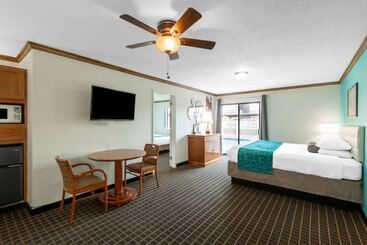 Howard Johnson By Wyndham St. George Hotel & Suites