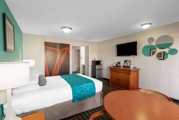Howard Johnson By Wyndham St. George Hotel & Suites