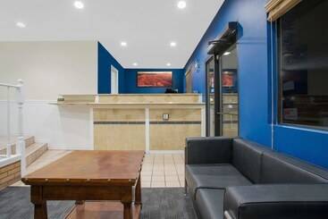 Howard Johnson By Wyndham St. George Hotel & Suites