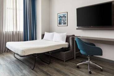 Hampton Inn & Suites Baltimore Inner Harbor