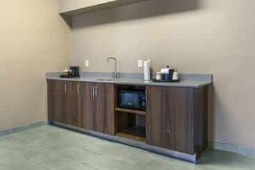 هتل Comfort Inn & Suites