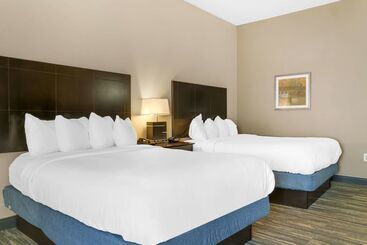 هتل Comfort Inn & Suites