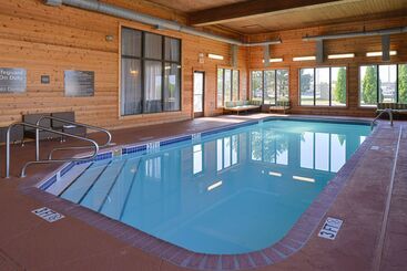 هتل Comfort Inn & Suites