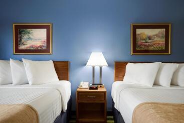 هتل Days Inn By Wyndham Fargo