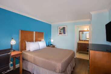 هتل Days Inn By Wyndham Florida City