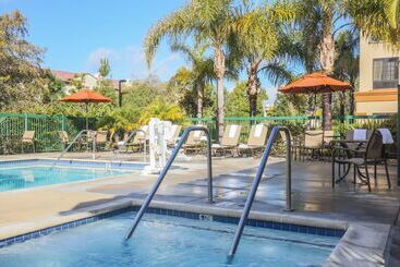 هتل Hampton Inn And Suites Camarillo