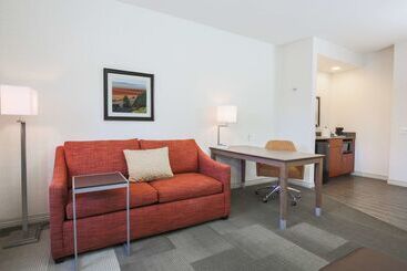 هتل Hampton Inn And Suites Camarillo
