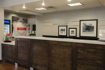 هتل Hampton Inn And Suites Camarillo