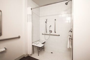هتل Hampton Inn And Suites Camarillo