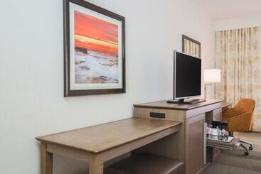 هتل Hampton Inn And Suites Camarillo