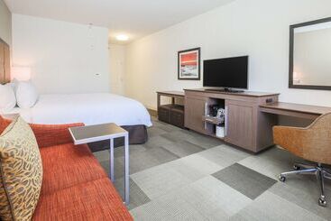 هتل Hampton Inn And Suites Camarillo